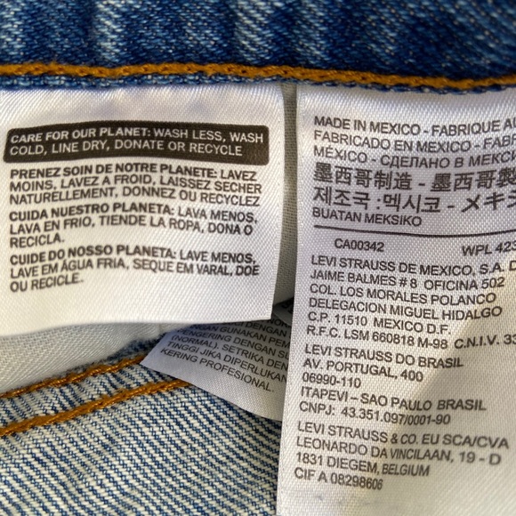 Vintage Levi’s Distressed Jean Shorts - Picture 6 of 6